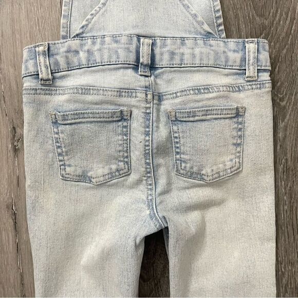 Cat & Jack Girl’s Light Wash Distressed Button Front Bib Denim Overalls XS 4/5 - Picture 11 of 14